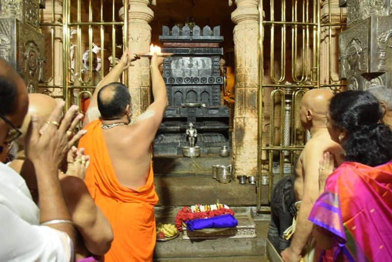 COVID 19 Mantralaya Chamarajnagara Malemahadeshwara darshan closed