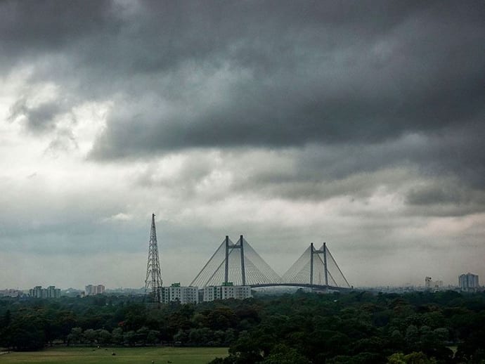 বৈশাখের শুরুতেই প্রবল ঝড়-বৃষ্টির পূর্বাভাস,  কলকাতার তাপমাত্রা স্বাভাবিকের উপরে