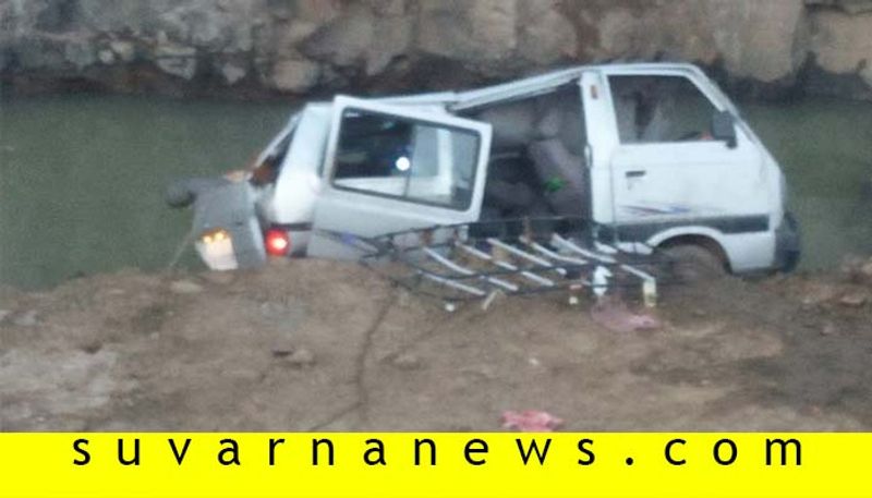 Private Collision to Omni Van in Kolhar in Vijayapura District Two People Dead