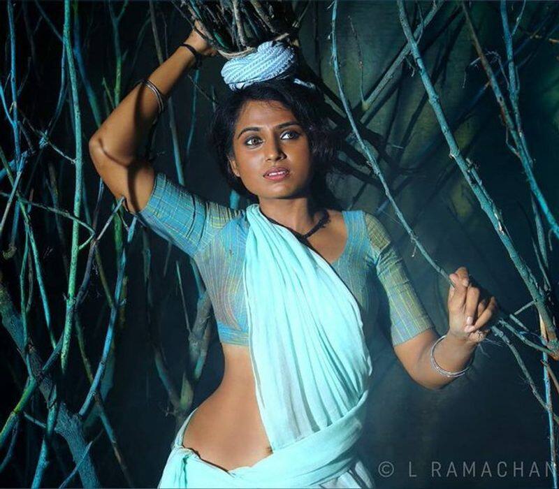 Actress Ramya  Pandiyan Hot Button Open Photo Shoot Going Viral