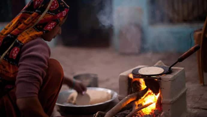 रोते हुए थाने पहुंची 10 साल की बच्ची, मां सिर्फ अपने लिए खाना बनाती हैं..मैं और मेरी छोटी बहन भूखे सोते हैं