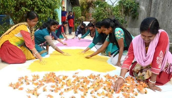 দোলে নকল হইতে সাবধান, কীভাবে চিনবেন ভেষজ আবির