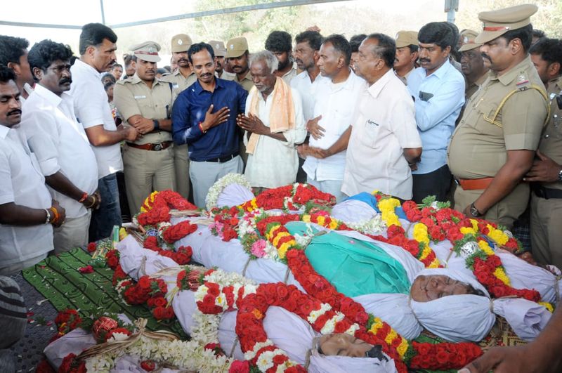 Krishnagiri collector Prabhakar cried while paying tribute to people who died in accident