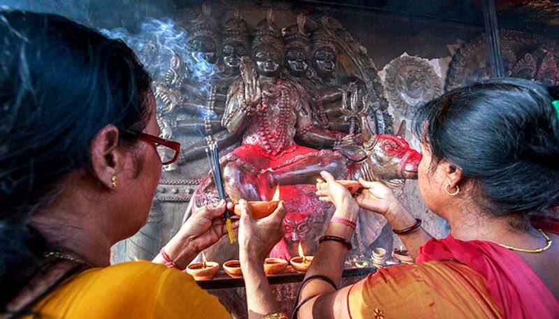 Kannada ActorJaggesh with wife Parimala in Kamakhya Devi Mandir Assam with family pav