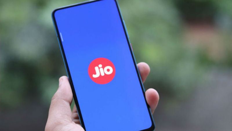 Reliance jio warns against fake free data offer