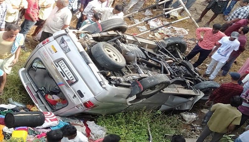 Car Fell off the Bridge in Gauribidanuru in  Chikballapur District