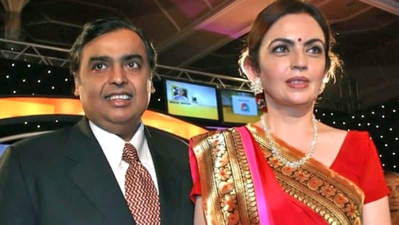 Mukesh Ambani walking A Quiet Night Stroll In Switzerland With Wife Nita video viral mrq