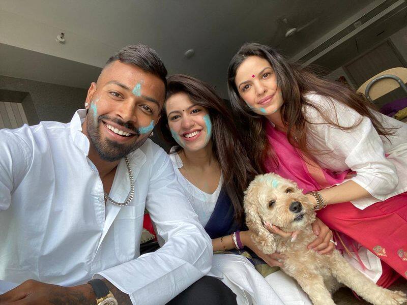 Team india All Rounder Hardik Pandya Celebrates Holi With Fiancee Natasa Stankovic, Family