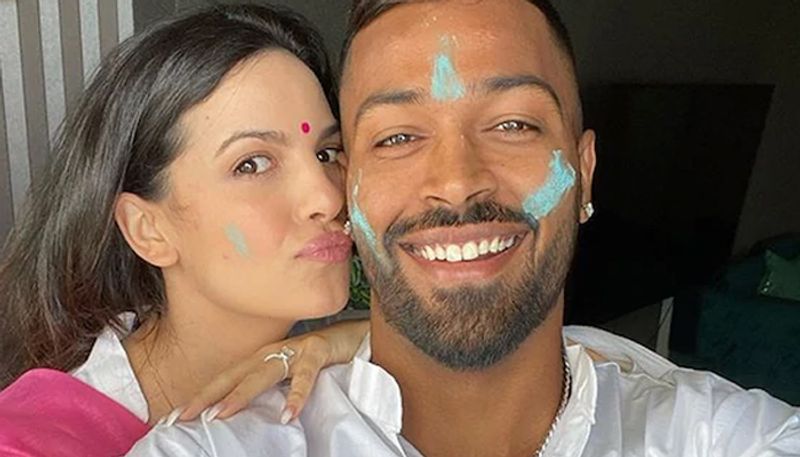 Team india All Rounder Hardik Pandya Celebrates Holi With Fiancee Natasa Stankovic, Family