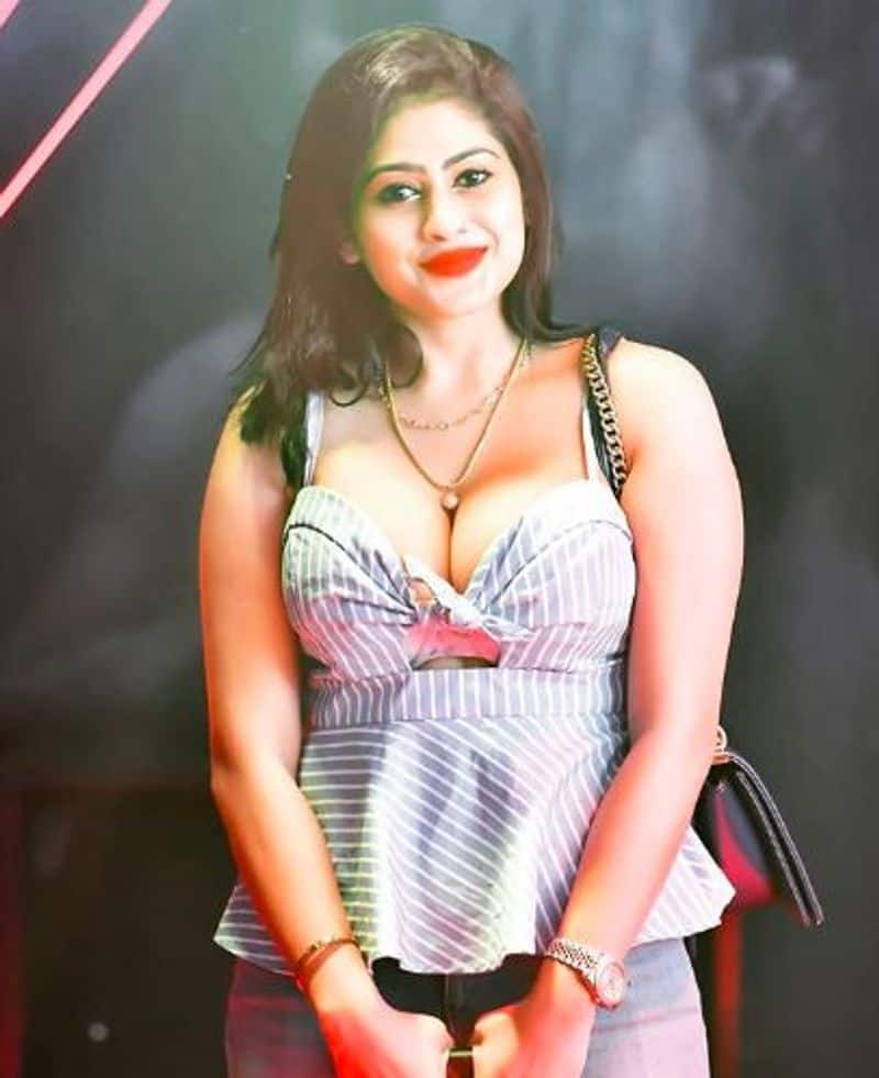 Srilankan Actress Piumi Hansamali Hot Selfie Win Likes