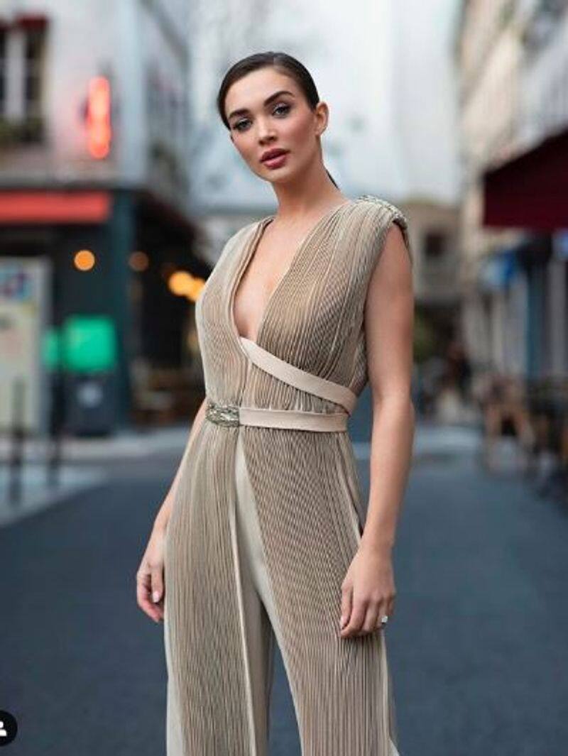 Actress Amy Jackson Hot Photos Win Internet