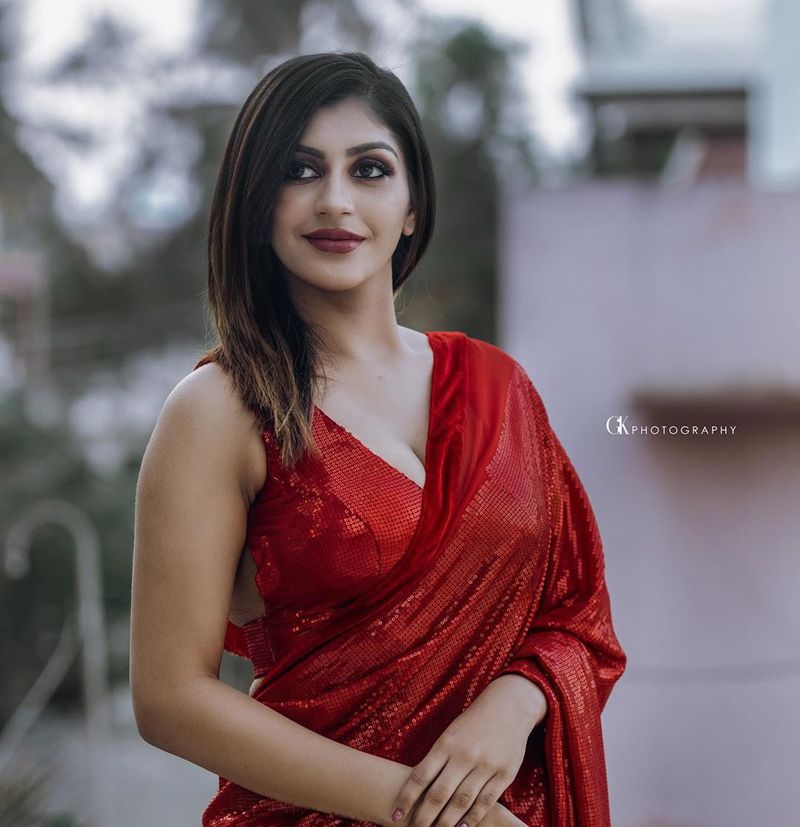 Actress Yashika Anand Hot Black Dress Deep Open Photo Shoot Going Viral