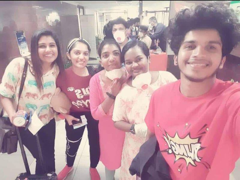 bigg boss malayalam closed stars out from house take selfie in chennai airport