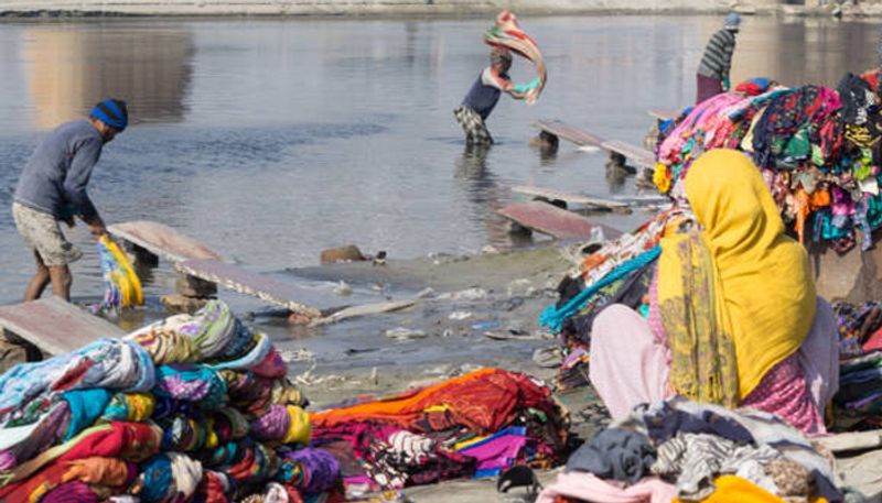 laundry workers refuse wash coronavirus patients clothes in mumbai