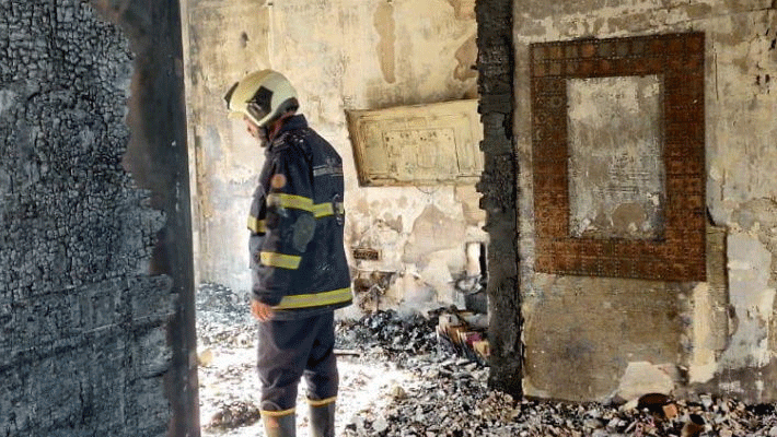 fire in a residential building near sharukh khan's bungalow in mumbai