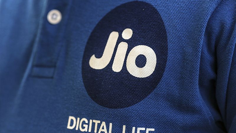 Reliance Jio subscribers can earn commission by recharging  others  accounts