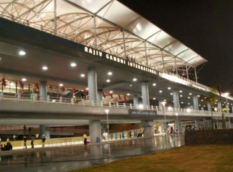 Shamshabad Airport: శంషాబాద్ ఎయిర్ పోర్టుకు బెదిరింపులు... ఆకతాయి అరెస్ట్