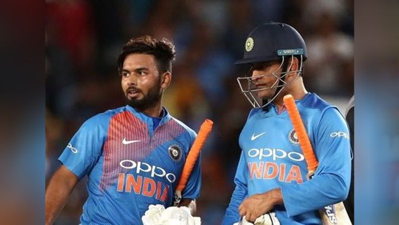 IPL 2021 Ravi Shastri's tweet on MS Dhoni and Rishabh Pant goes viral