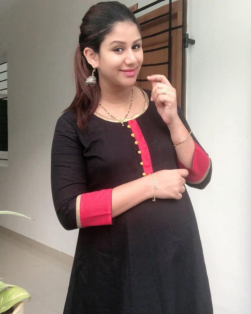 raja rani  alya manasa slim fit new photo viral in after pregnancy