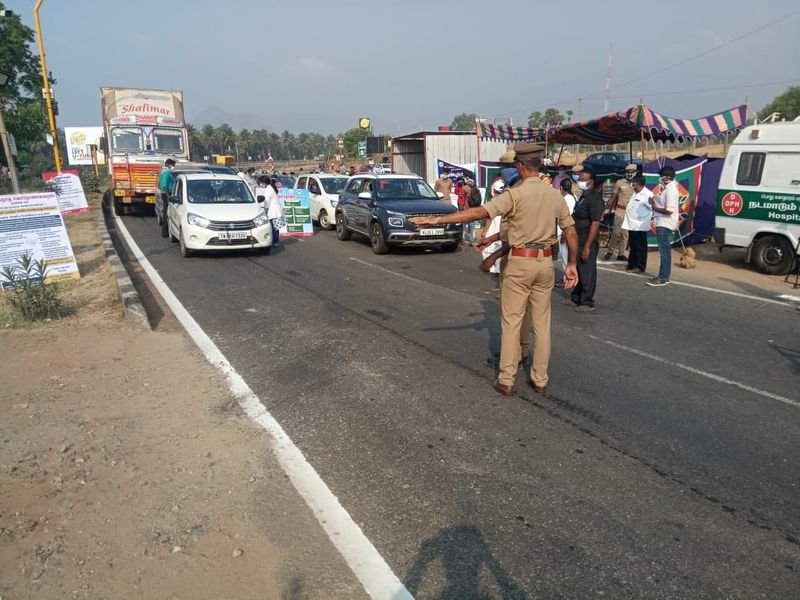 High Alert on Harapanahalli Border in Ballari District due to Coronavirus cases in Davanagere