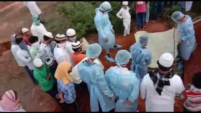 Family members keep away from Hyderabad Coronavirus victim's funeral