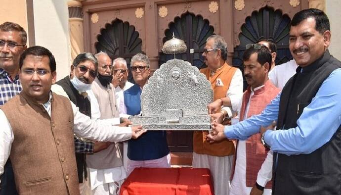 रामलला को नए मंदिर में ले जाने को अनुष्ठान शुरू, 9.500 kg चांदी के सिंहासन पर होंगे 25 मार्च को विराजमान