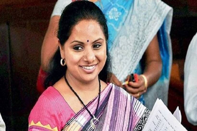 पिता सीएम दे रहे हैं घरों में रहने का आदेश और बेटी उड़ा रही है कार्यकर्ताओं के साथ दावत