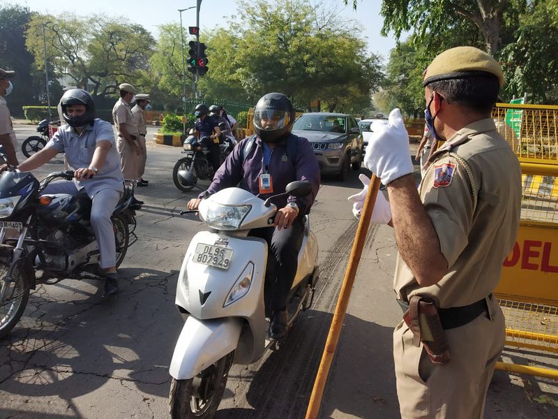 Coronavirus India Lock down cops fined  2000 vehicles for not fallowing rules