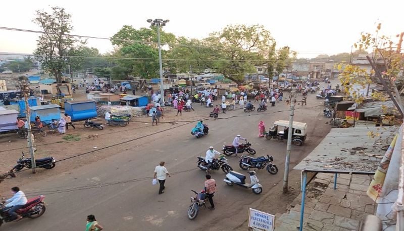 Lathi Charge in Bagalkot for Market Open