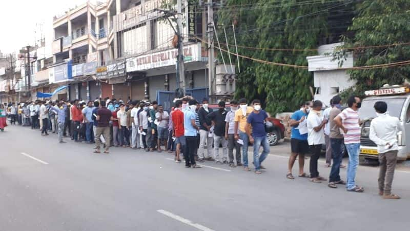 students protest for NOC in front of SR Nagar police station in Hyderabad