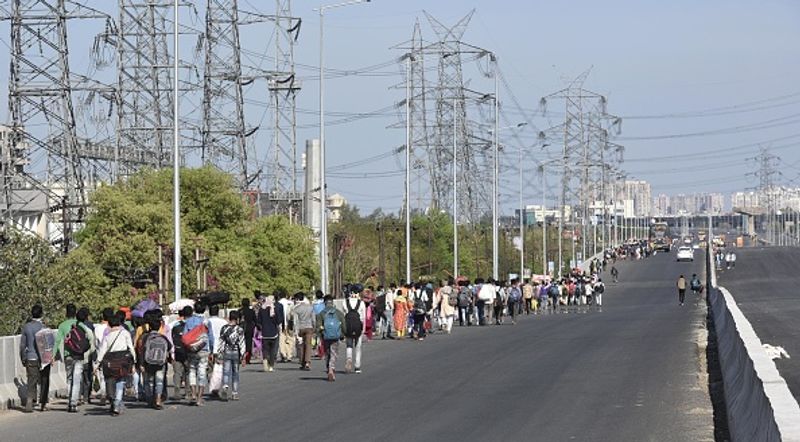 fear of lockdown in bengaluru people back to native places snr