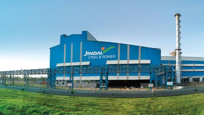 कोविड-19: कोरोना वायरस महामारी रोकने के लिए JSPL ने सैनिटाइजर, मास्क बांटे