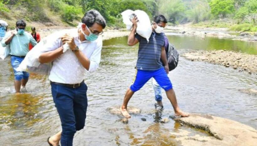 గిరిజనుల కోసం... అడవిలో కాలినడక: నిత్యావసరాలను భుజాలపై మోసిన కలెక్టర్, ఎమ్మెల్యే