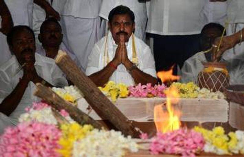 CM Edappadi palanisamy Order to Perform Yagam in Temple For Corona Outbreak