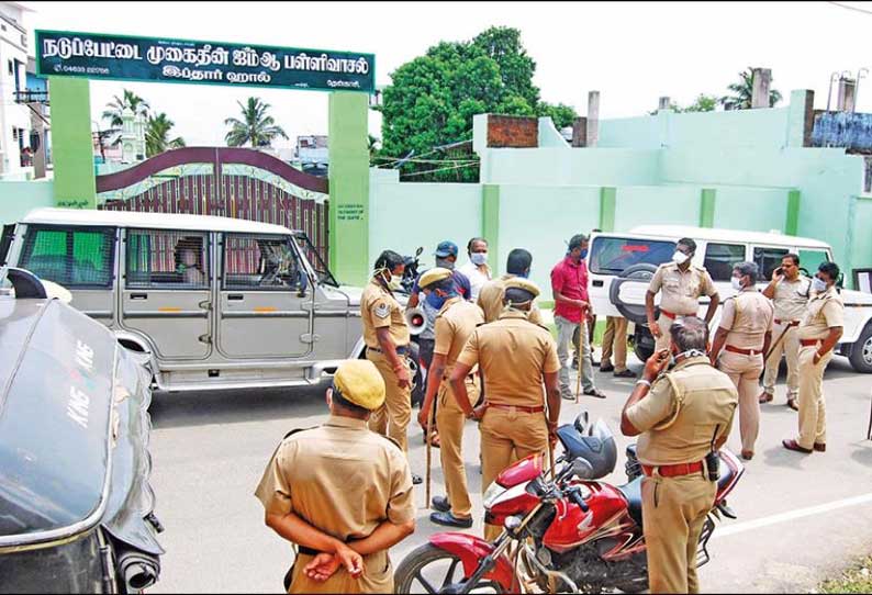 muslims gathered in tenkasi to keep friday prayer