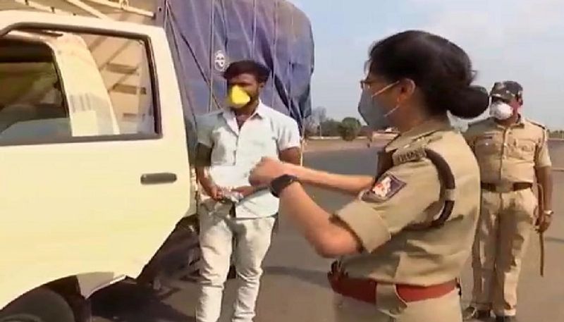 Dharwad SP Vartika Katiyar did Distribution of food to Needy People