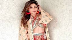 Know why Kanika Kapoor left Priyanka chopara behind