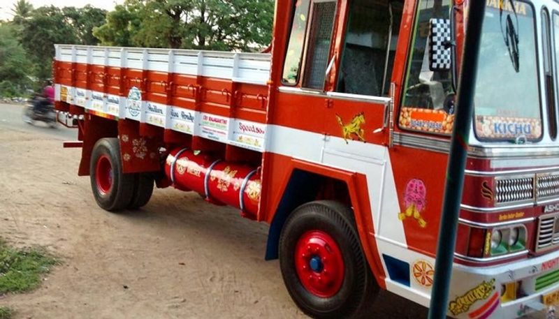 A Woman Stops Bengaluru Lorry Entering Into Villager Amid Coronavirus Scare At Vijayapura