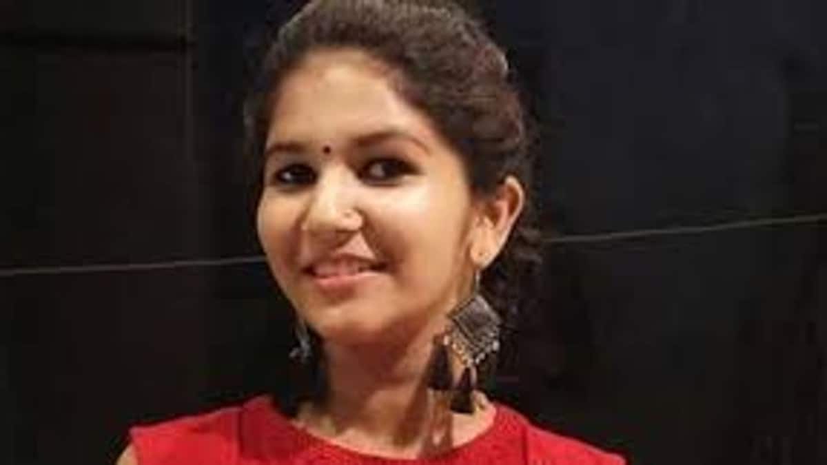 வைரலாகும் ஆபாச வீடியோ... பதறியடித்து விளக்கம் கொடுத்த பிரபல நடிகை...! |  Malayalam Actress Juhi Rustagi Files Complaint about fake Video and Photos  - Malayalam Actress Juhi Rustagi Files Complaint about fake Video and ...