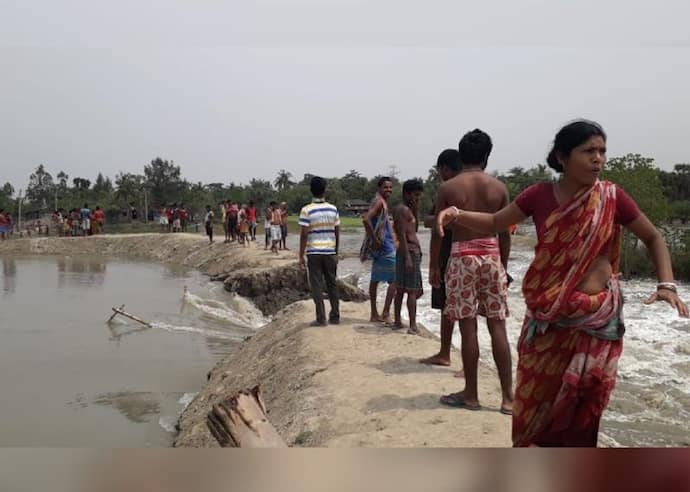 লকডাউনের জেরে আগেই কাজ-হারা, বাঁধ ভাঙা প্লাবন বাকিটুকুও নিয়ে গেল দক্ষিণ ২৪ পরগণার গ্রামবাসীদের