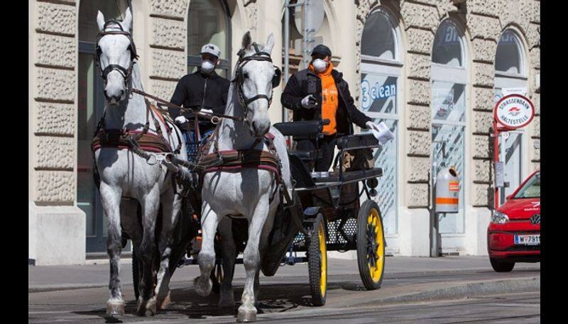 Coronavirus lockdown Horse-drawn carriages deliver food to senior citizens in this city