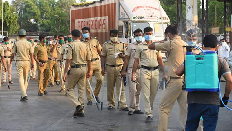 lockdown rules break... five people arrest  in karimnagar