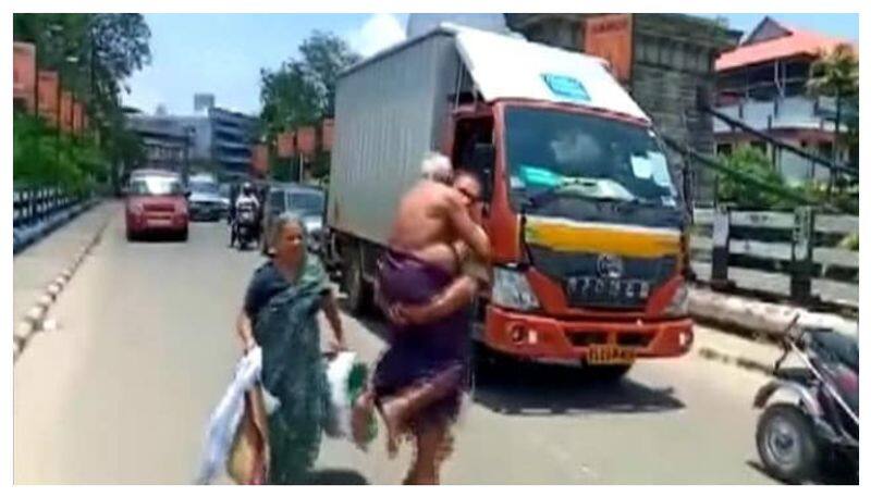 Kerala man carries ailing father on shoulders after police stop vehicle over lockdown