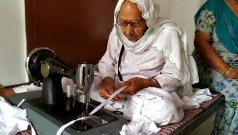 98-year-old woman with one eye makes masks to be distributed for free