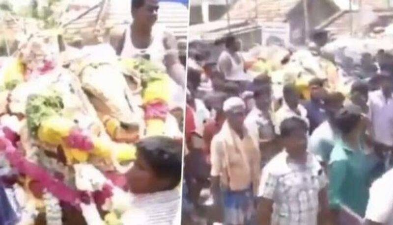 people gathered in funeral of jallikattu kallai and two police men transferred