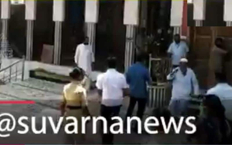 Lockdwon rules break Lathicharge At Haveri Mosque