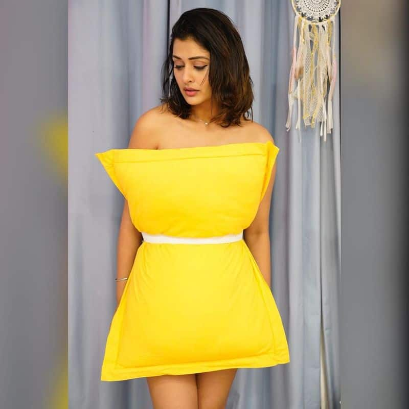 Young Herione Payal Rajput  Hot Pillow challenge photo going viral