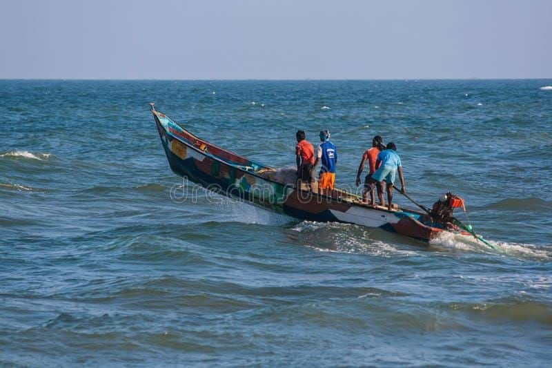 neendakara azheekkal harbour closed after covid 19