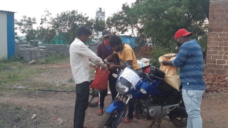 A team of Nata Bayankara fans has been distributing essential items in Bidar