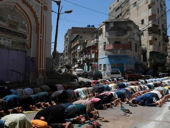 Muslims should get permission to offer prayers in mosque on Eid